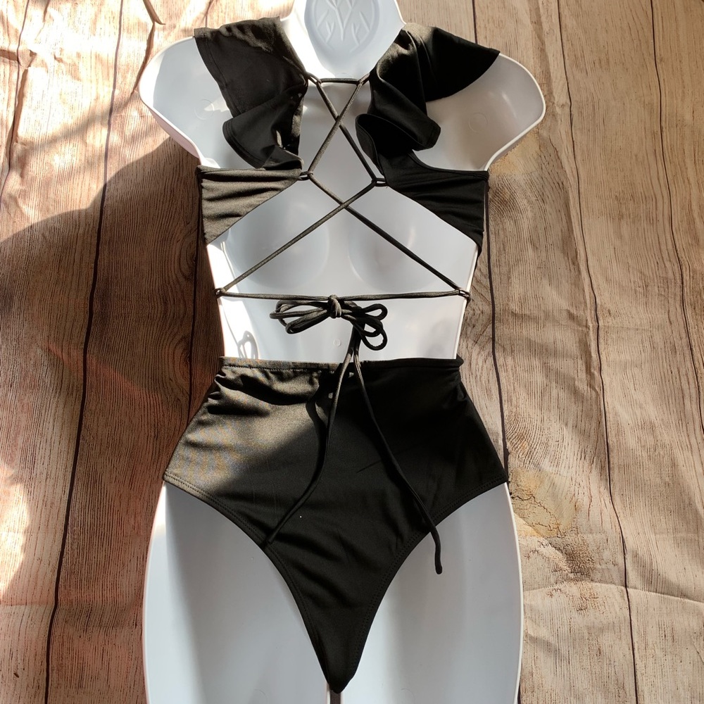 RUFFLED STRAPPY CROSSED BACK BODYSUIT - Picture 4 of 5